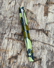 Load image into Gallery viewer, Large DayDreamer Maestro - Olive Camo