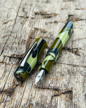 Load image into Gallery viewer, Large DayDreamer Maestro - Olive Camo