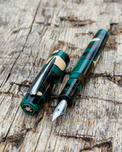 Load image into Gallery viewer, Large DayDreamer Maestro - Forest Camo