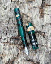 Load image into Gallery viewer, Large DayDreamer Maestro - Forest Camo