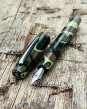 Load image into Gallery viewer, Large DayDreamer Maestro - Chocolate Camo