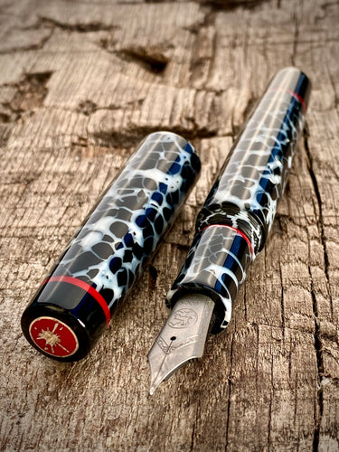 DayDreamer 1416 - Wilder Cellulose, Black and Red Accents - Bock 8 (not included)